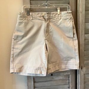 Vineyard Vines 8” prep shorts